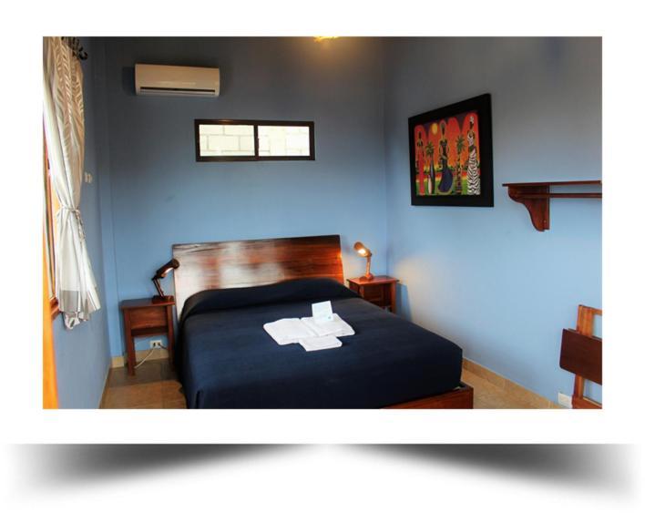 La Mariposa Hostal Olon Exterior photo