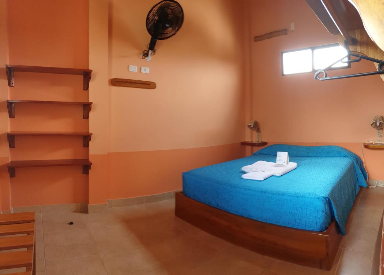 La Mariposa Hostal Olon Exterior photo